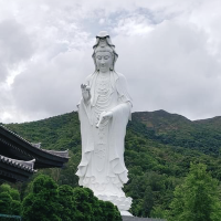 高七十米的素白觀音像