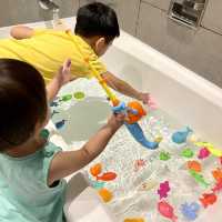 兒童遊戲室x泡泡浴x磁力釣魚玩具！親子staycation