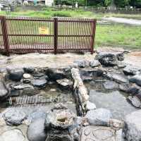 【鳥取県:三朝】三徳川のすぐそばを流れる三朝温泉のシンボル河原風呂。