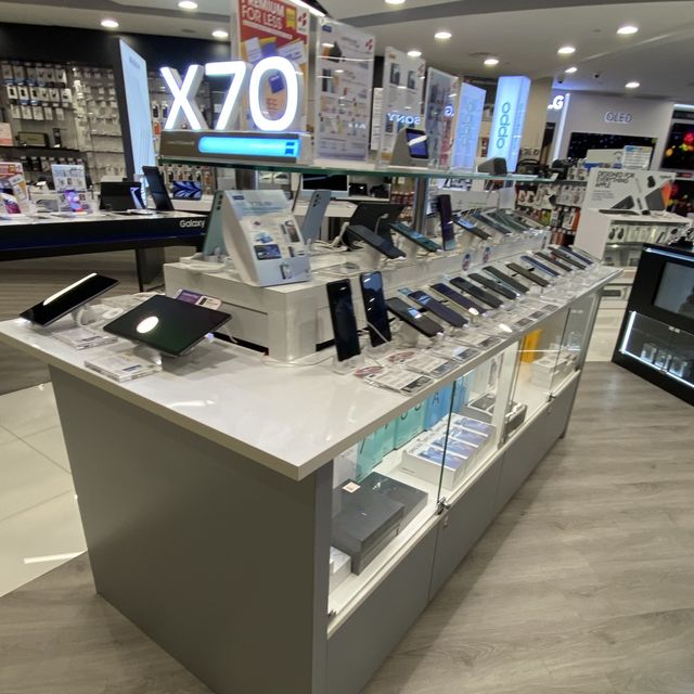 Best Denki, one-stop electronics store