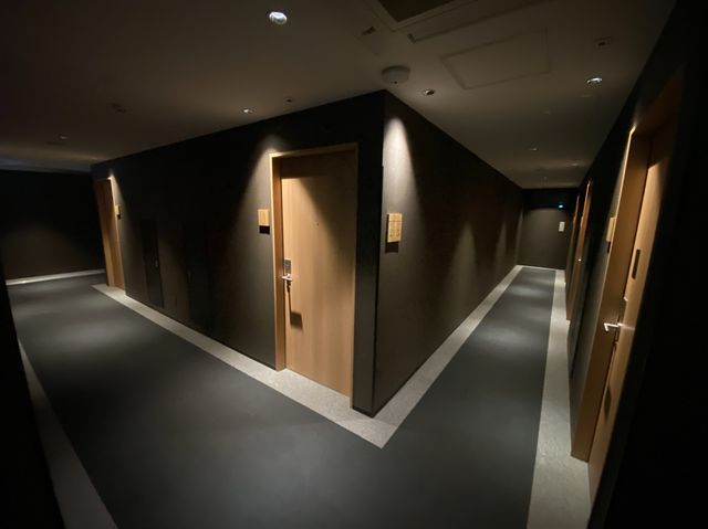 京都・四条(烏丸)。開放感のあるラウンジもあります『ホテルウィングインターナショナル京都四条烏丸』