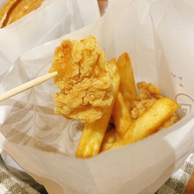 夾著超厚卡拉脆雞的鬆餅，只要銅板價！