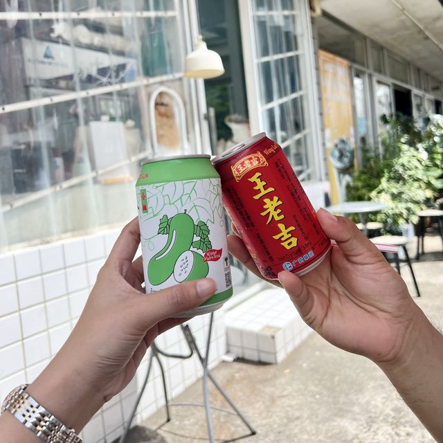FENG  ZHU เกี๊ยวซ่าเจ้าดังหน้า รร ริเวอร์ซิตี้ 