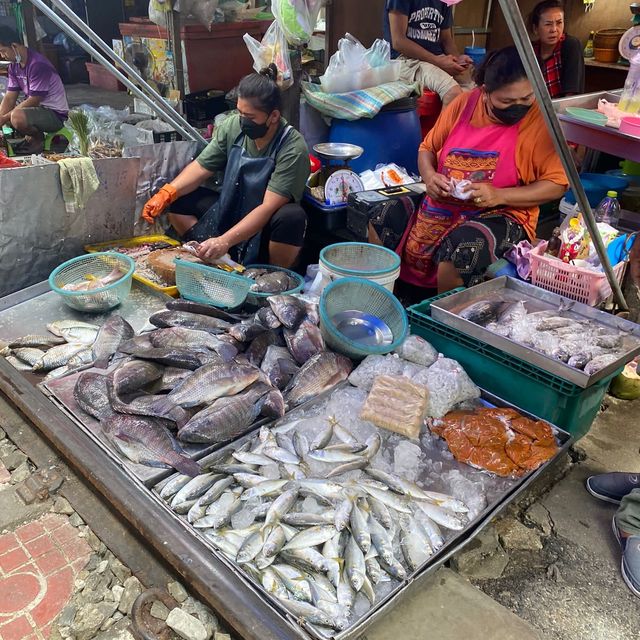 🇹🇭 Maeklong Station market