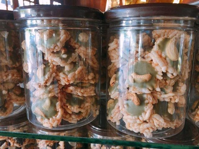 ร้านข้าวแต๋น "อำพัน" ของฝากเมืองลำปาง