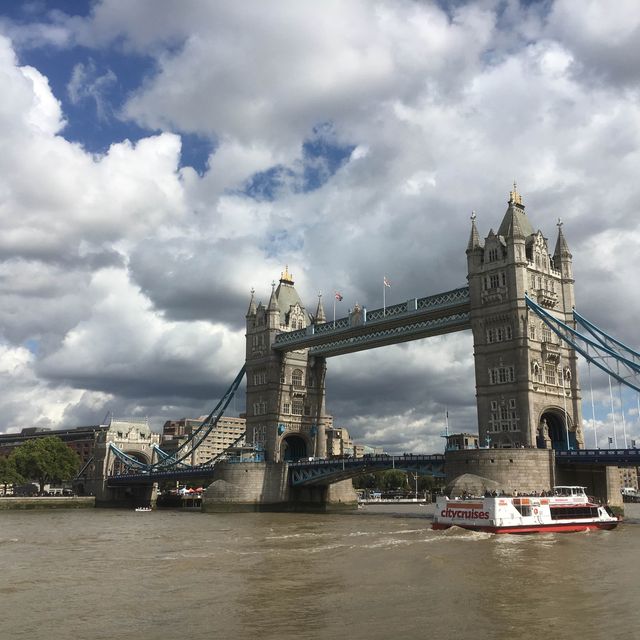 Tower Bridge, Icon of London! 