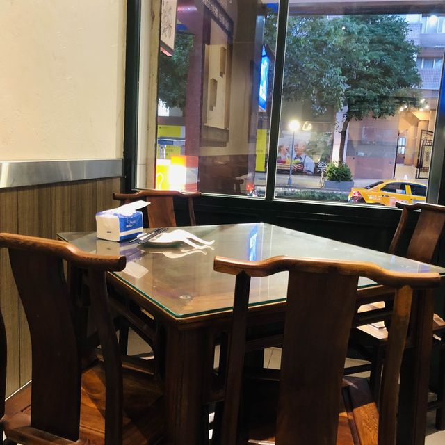 好吃美食報報🐮🥩🍜史大華精緻麵食安和店