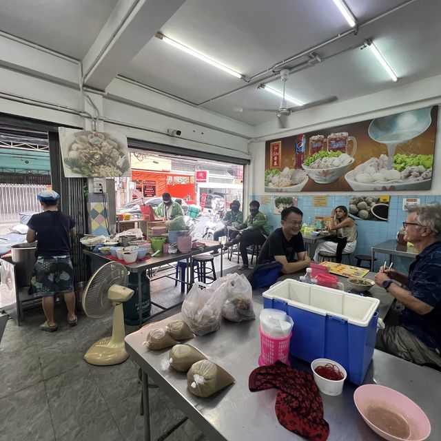 去曼谷排隊食一碗魚蛋粉