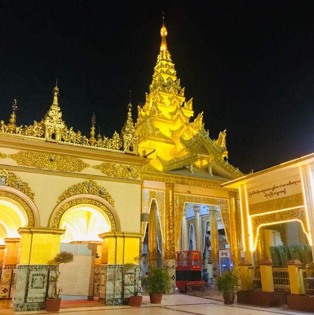 Mahamyatmuni Pagoda Night Tour