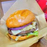份量十足安格斯漢堡|HKBurger