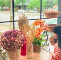 เบื่อคาเฟ่มินิมอล เชิญที่ PLEASE Cafe