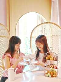 全海景粉紅 igable 餐廳  同閨蜜去High Tea ❤️當然要搵一間打卡able!  海港城Lady Nara 就係唔錯嘅選擇！ 休閒嘅粉紅色風格，泰式餐廳有度假風嘅感覺。 Afternoon