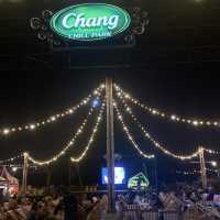 ตลาดฮักมูล เดิน ชิม ฮิม มูล