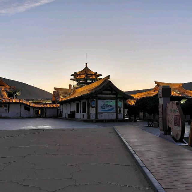 Mingsha Mountain Crescent Spring