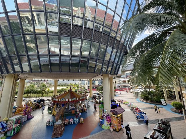 Sanya’s Yalongwan Mall 