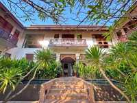 Anantara Suite at Angkor Wat Resort is so beautiful! Let's also visit the Queen's Palace in the afternoon.