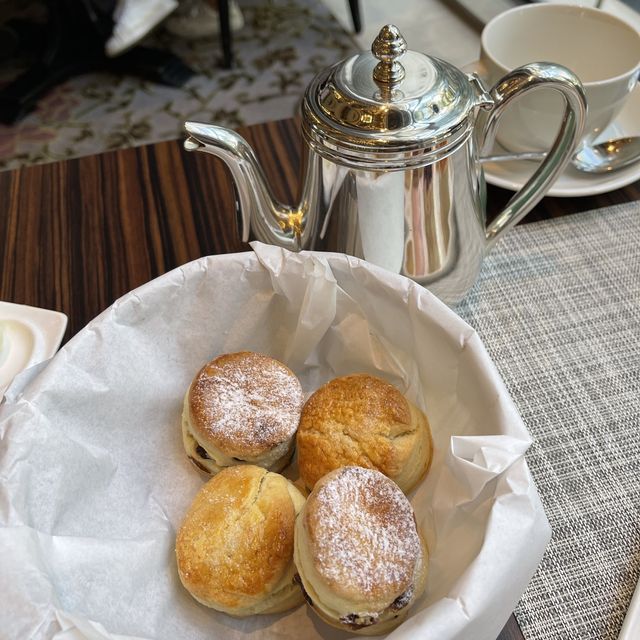 High-Tea moment at Brasserie Les Saveurs