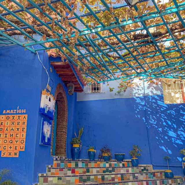 온통 파란색 벽의 스머프 마을