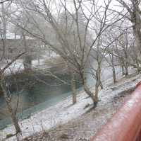 風雪中帶淒美的中襌寺湖