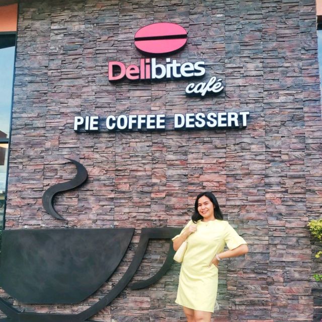 Delibites Cafe ริมถนนวิภาวดีรังสิต