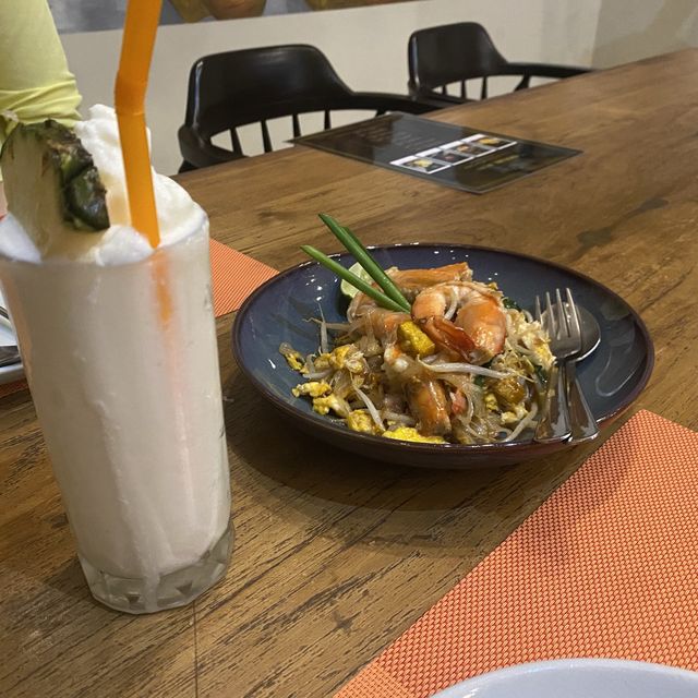 왓 아룬 사원이 보이는 맞은 편 “촘 아룬” 레스토랑 👩‍🍳