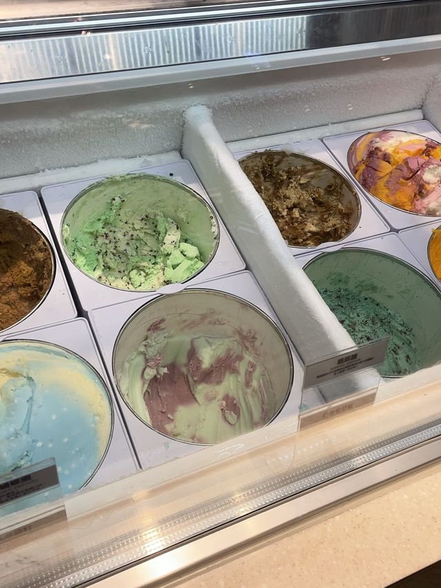 台北信義區 ｜ Baskin Robbins 31冰淇淋 微風南山atre店