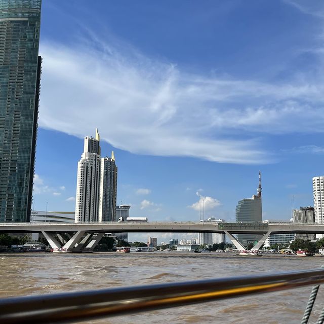 ล่องเรือชมวิว แม่น้ำเจ้าพระยา 