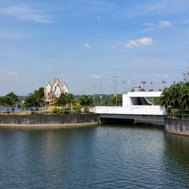 ดอกไม้บานที่บ้านพ่อ อ่างเก็บน้ำดอกกราย