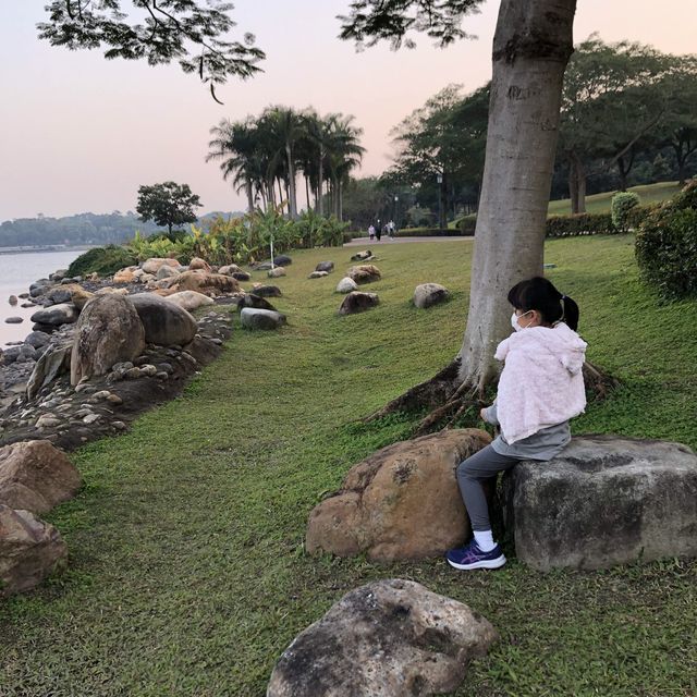 Inspiration Lake - a kid-friendly nature walk
