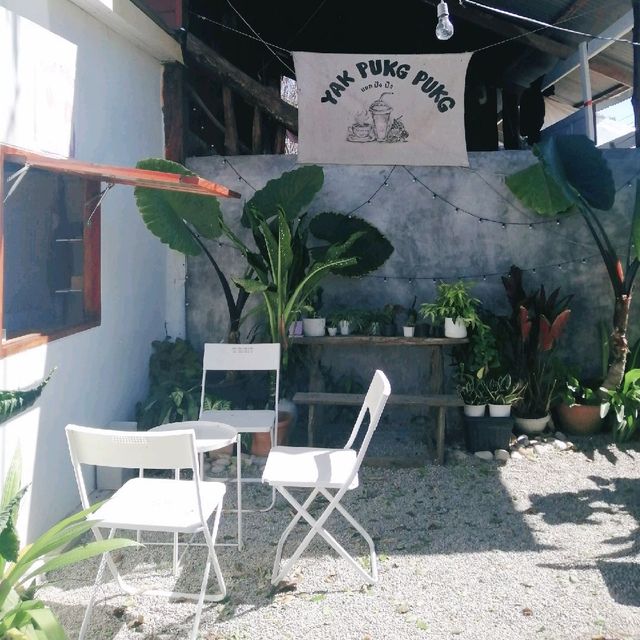 Yak Pung Pung, A minimal cafe