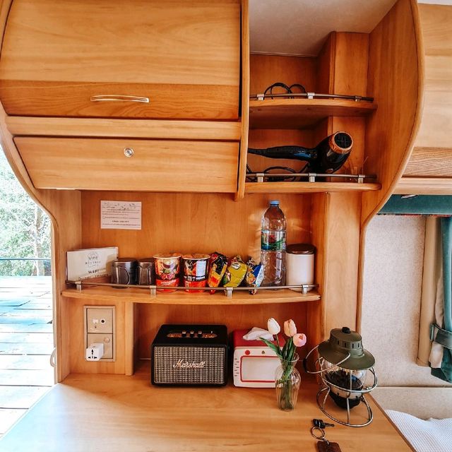 นอนรถบ้านสไตล์ Glamping บรรยากาศดีๆที่แม่ลาย