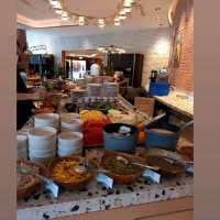 A la carte buffet breakfast