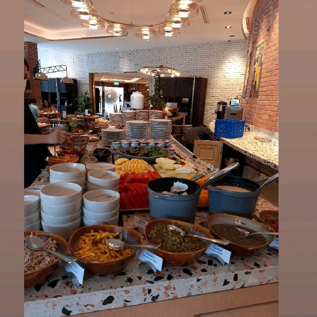 A la carte buffet breakfast