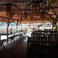 สุข สงบที่  River Kwai Jungle Raft 