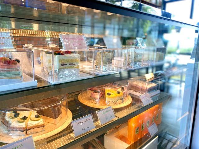 คาเฟ่แนะนำเมืองสุพรรณ Greenlake farm to Cafe’ 