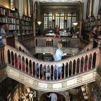 ポルトガル　世界一美しい本屋さん