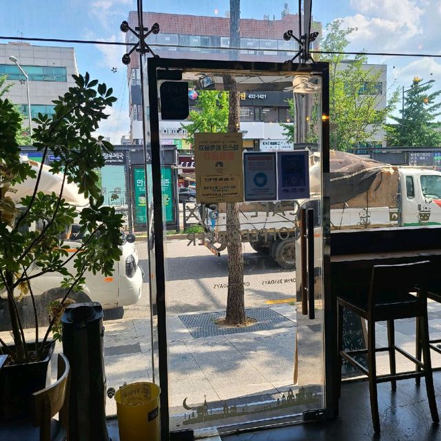 상봉역 6번출구 옆 루프탑 카페 '제이식스'
