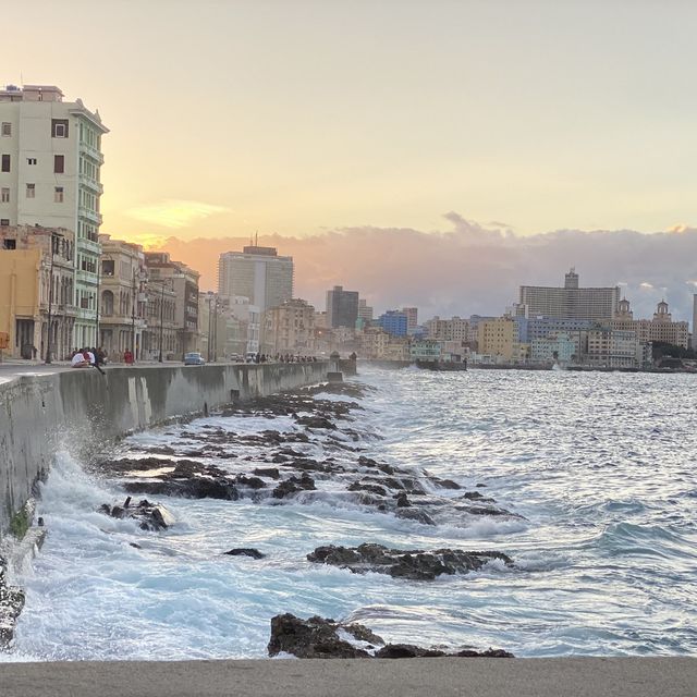 쿠바의 아름다운 아바나 말레꼰 해변 💖