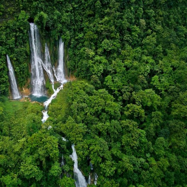 PAPUA NEW GUINEA. LAND OF THE UNEXPECTED