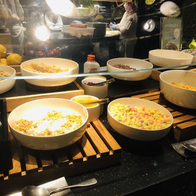 晶華酒店柏麗廳🍤🍛🍣🥘🥗琳瑯滿目的美食😋總是人潮滿滿+