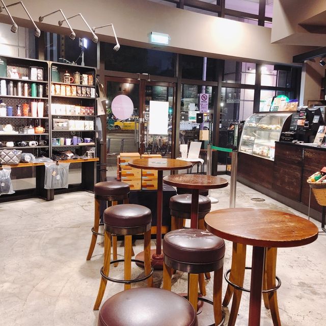 大又舒適✅☕️🫖STARBUCKS 星巴克 (台北圓環門市)