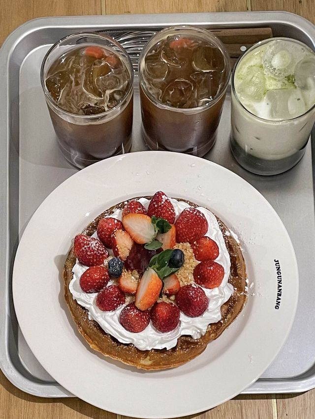 부산 남포동 와플이 맛있는 신상카페 : 중구난방