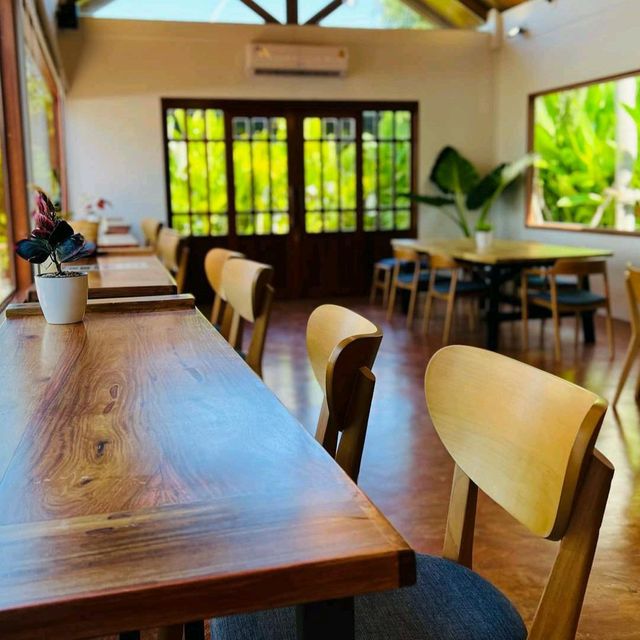 Brizo Cafe & Booze 