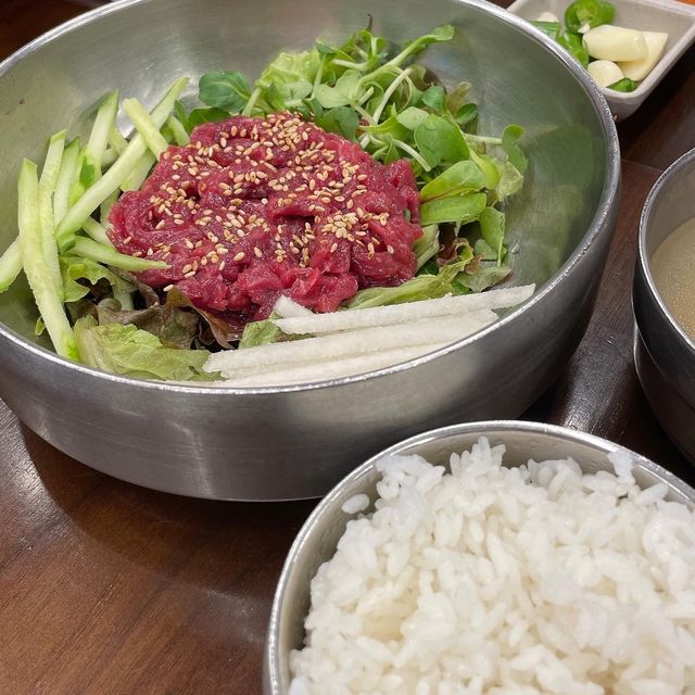 【韓国ソウル】 禁断のユッケがｷﾗｷﾗ光る‥お肉ってこんなに綺麗でしたっけ？！ 
