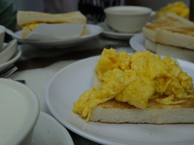 馳名港九燉鮮奶