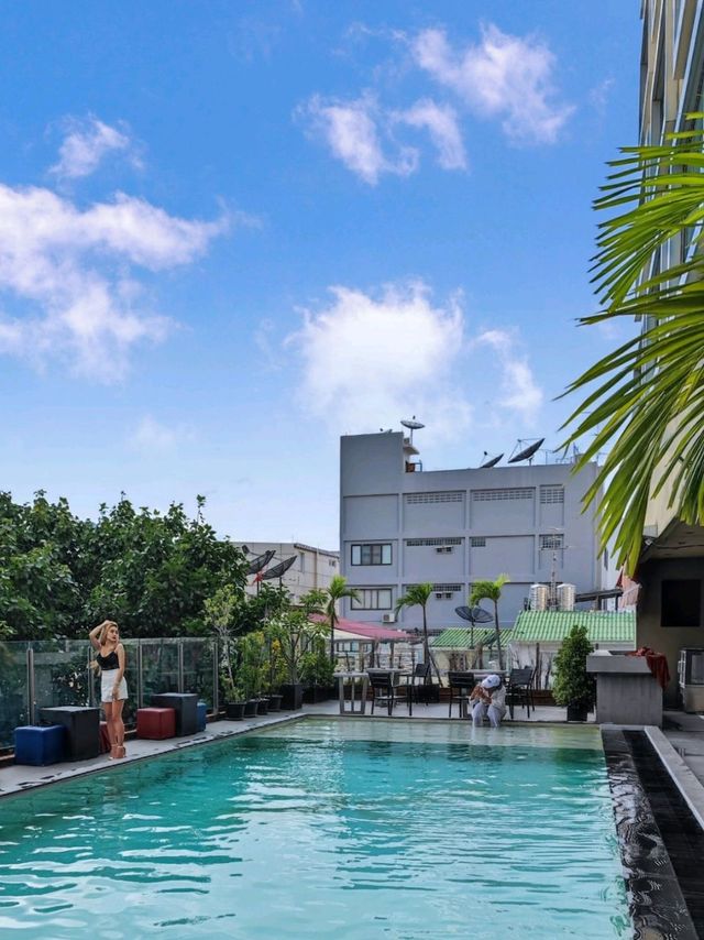Hotel, Pool and a View by Silom Road! 