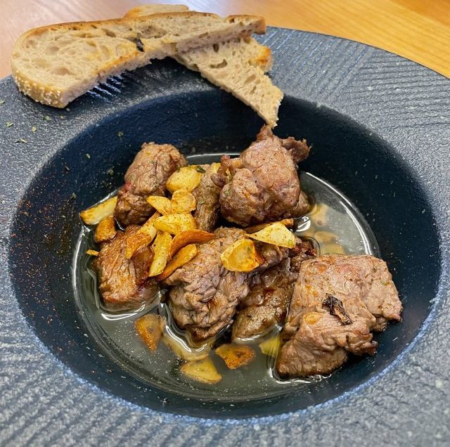 推薦食肉獸必嗌既慢煮牛肩肉闊條麵