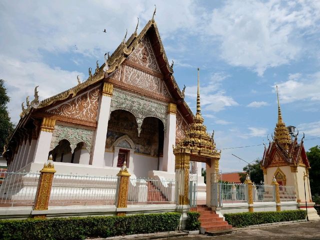 "วัดกลางมิ่งเมือง" วัดเก่าแก่ของเมืองร้อยเอ็ด