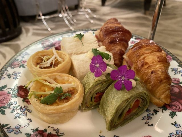 地理位置優越、裝修奢華瑰麗的朗廷酒店