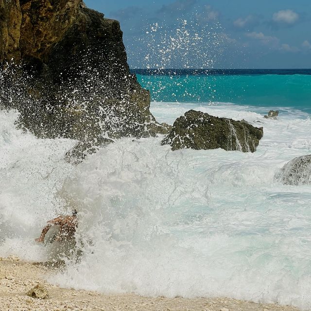 Most beautiful waves in Tembeling beach!!